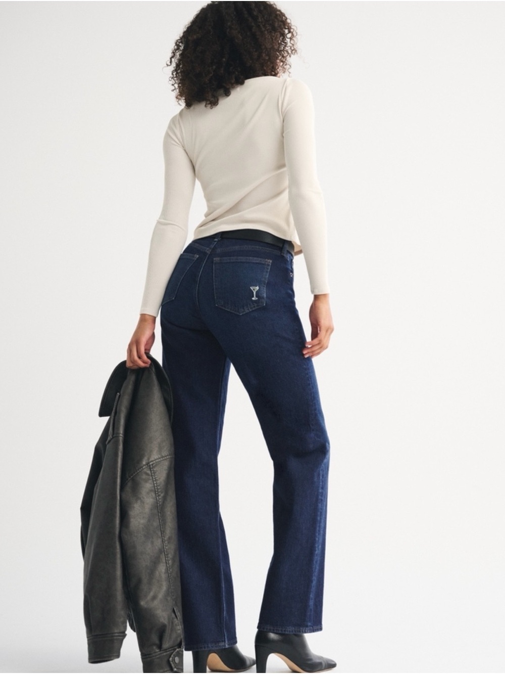 Abercrombie Curve Love High Rise 90s Relaxed Jeans - Picture 2 of 5